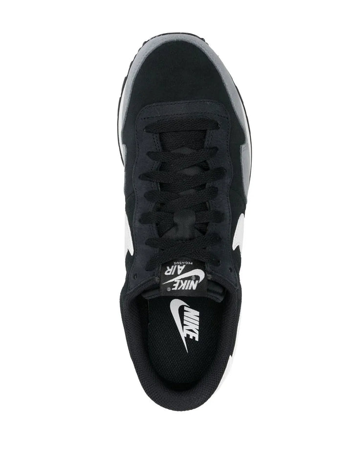 Air Pegasus 83 Low-Top Sneakers
