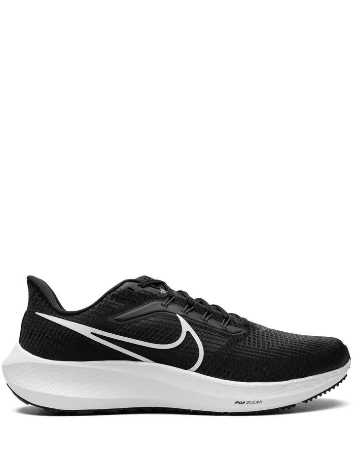 Air Zoom Pegasus 39 Black/White Sneakers