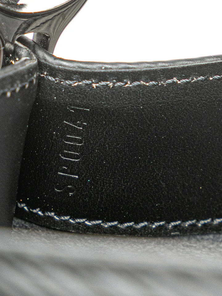 Pre-OwnedLouis Vuitton Pre-Owned2001 Epi Demi Lune Pochette shoulder bag