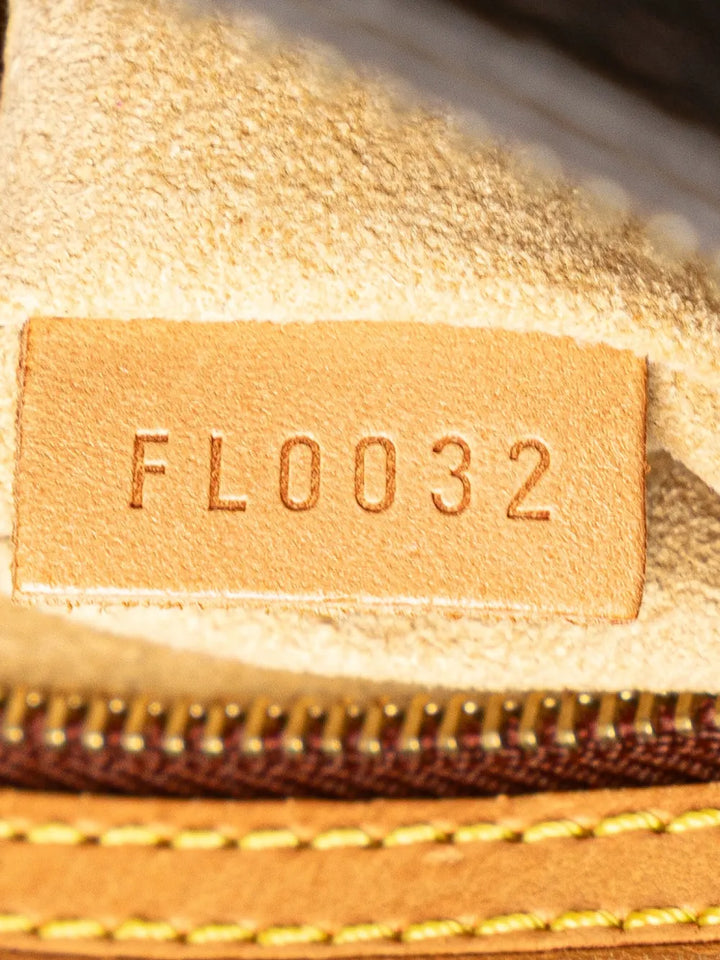 Pre-OwnedLouis Vuitton Pre-Owned2002 Monogram Looping MM shoulder bag