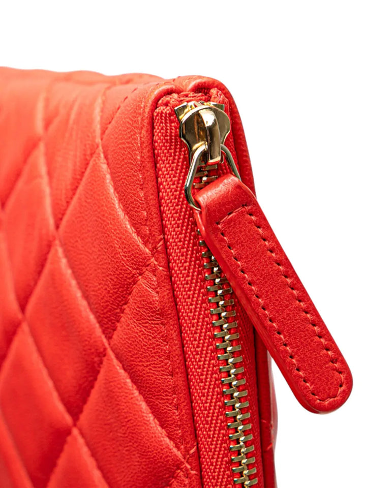 Pre-OwnedCHANEL Pre-Owned2016-2017 Large Quilted Lambskin O Case clutch bag