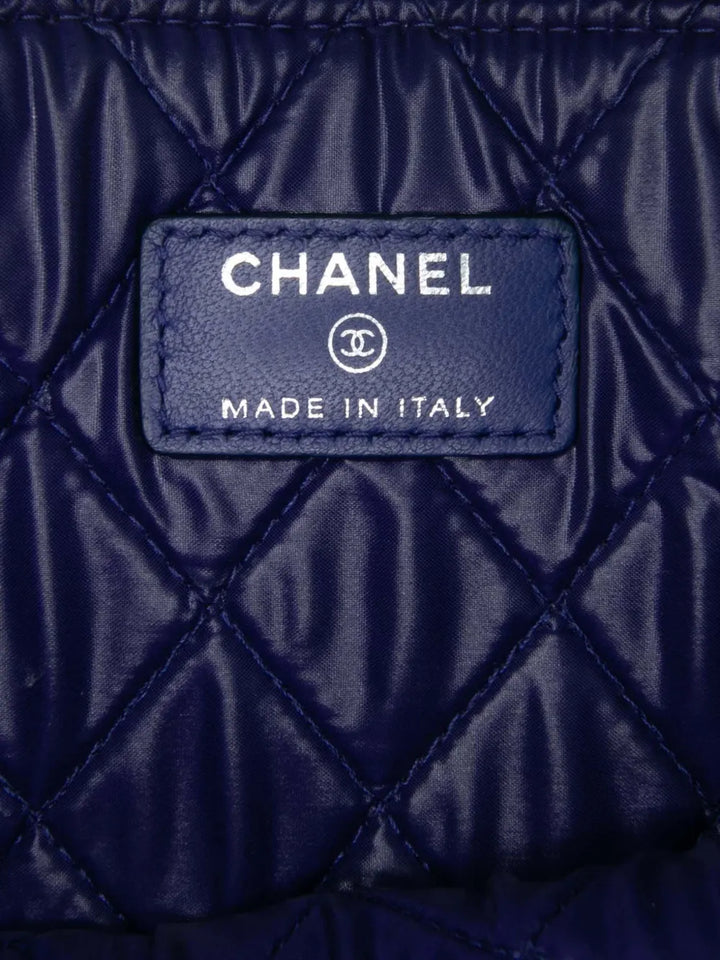 Pre-OwnedCHANEL Pre-Owned2015-2016 Medium Quilted Lambskin O Case clutch bag