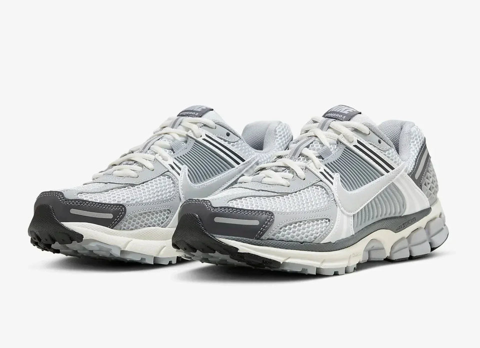  Air Zoom Vomero 5 Shoes