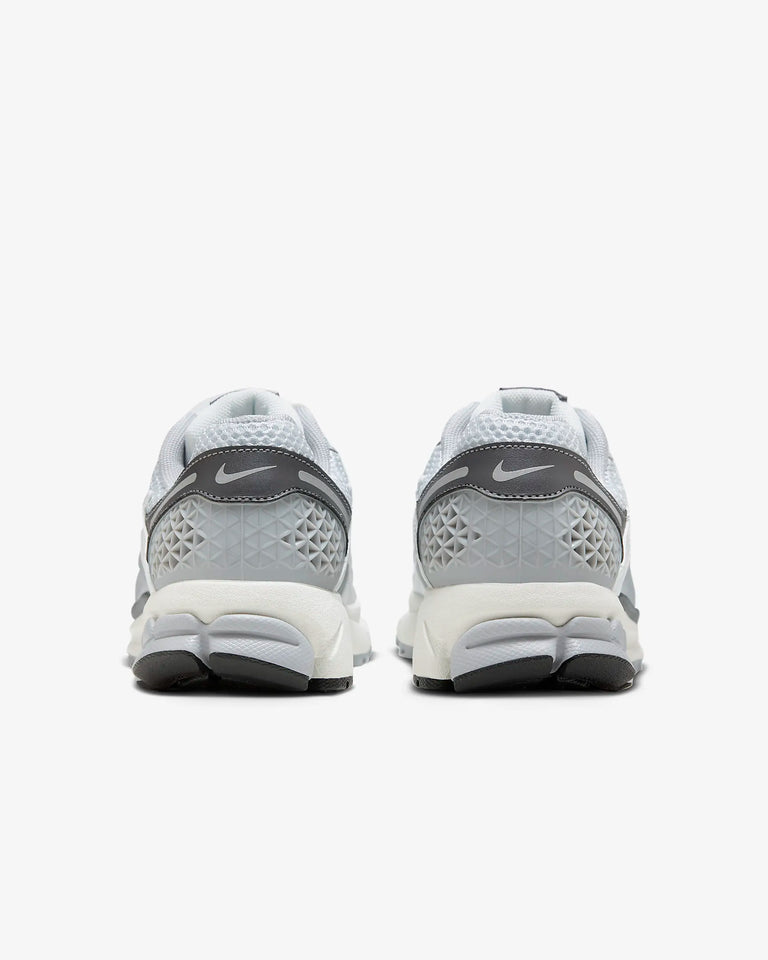  Air Zoom Vomero 5 Shoes
